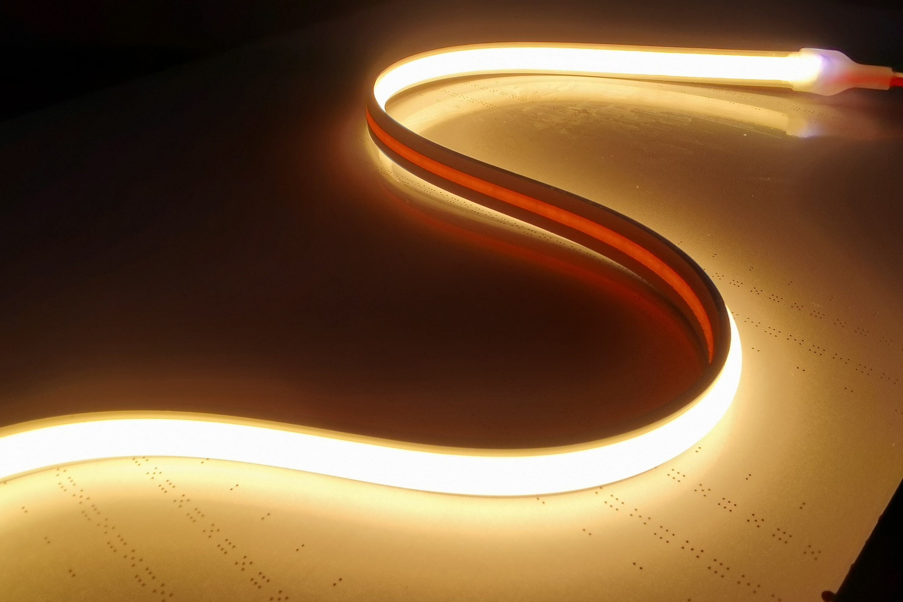 မည်သည့်အလင်းအစက်မှ COB led strip light မရှိပါ။